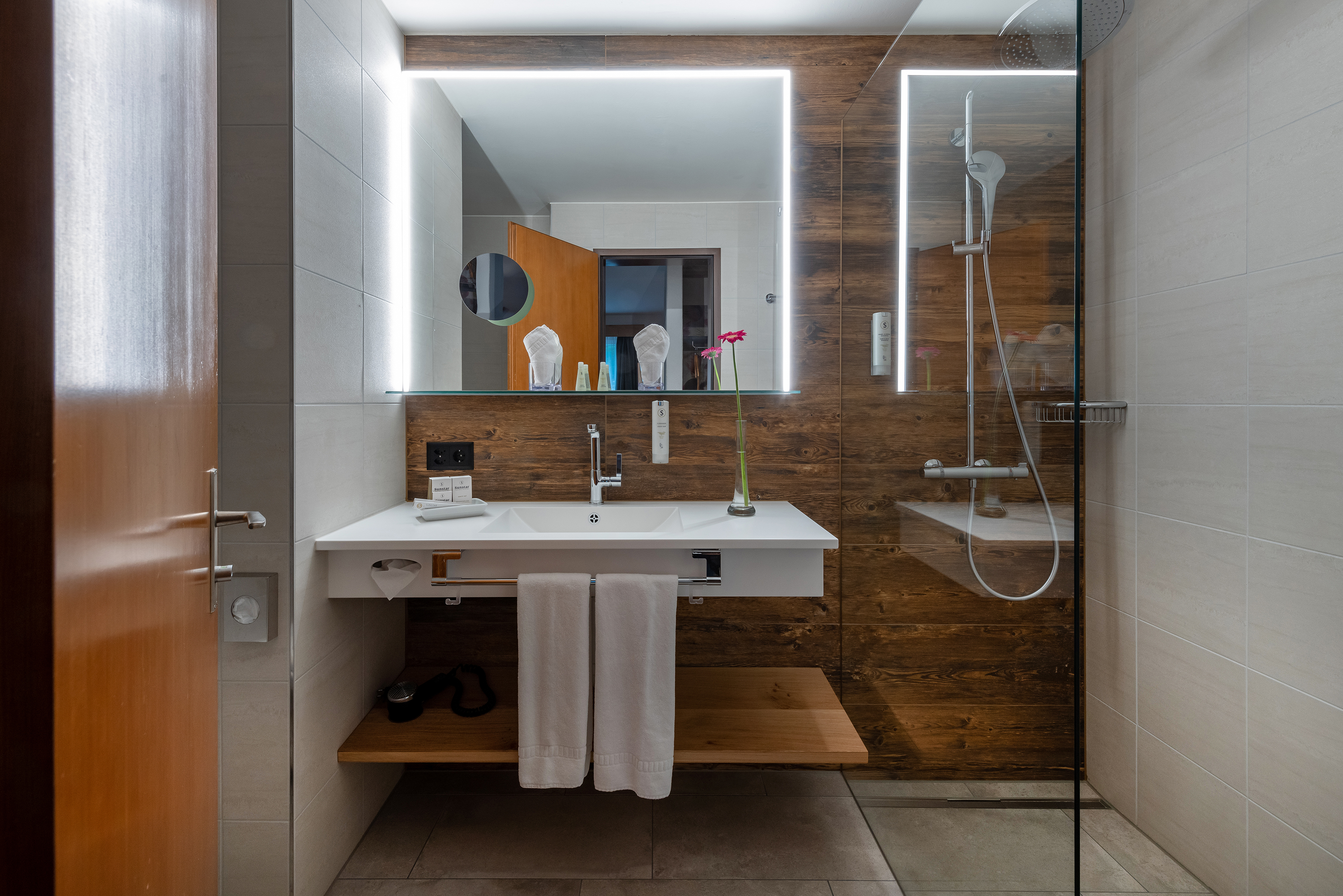 Badezimmer Standard Nova Zimmer - Sunstar Hotel Klosters