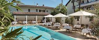 Aussenansicht Pool Sunstar Brissago